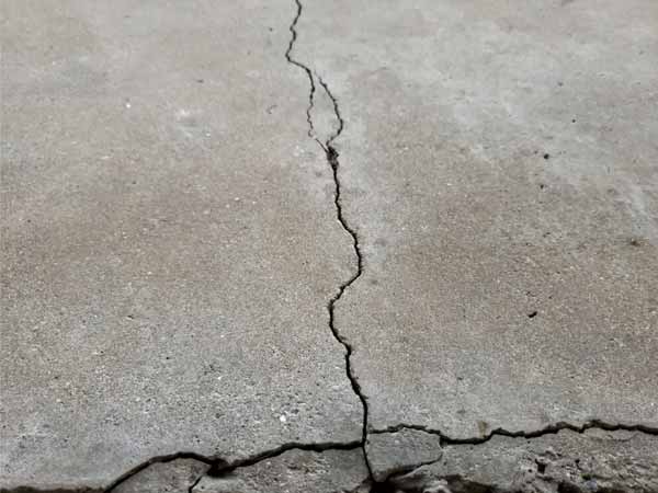 دلایل ترک‌ خوردگی بتن