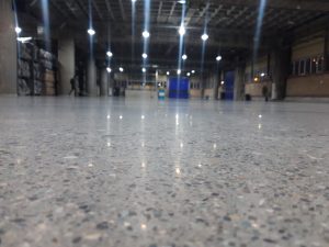 بررسی انواع پوششهای محافظ و پولیشهای تخصصی برای کفسازی بتن در محیطهای پرترافیک